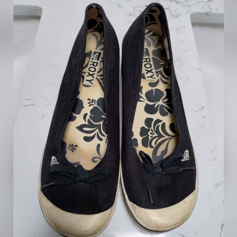 Roxy Black and White Sneakers
